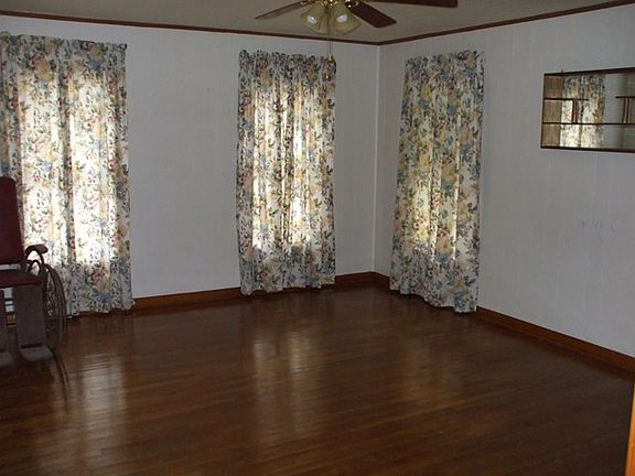 2nd image of 2340 Orchid St