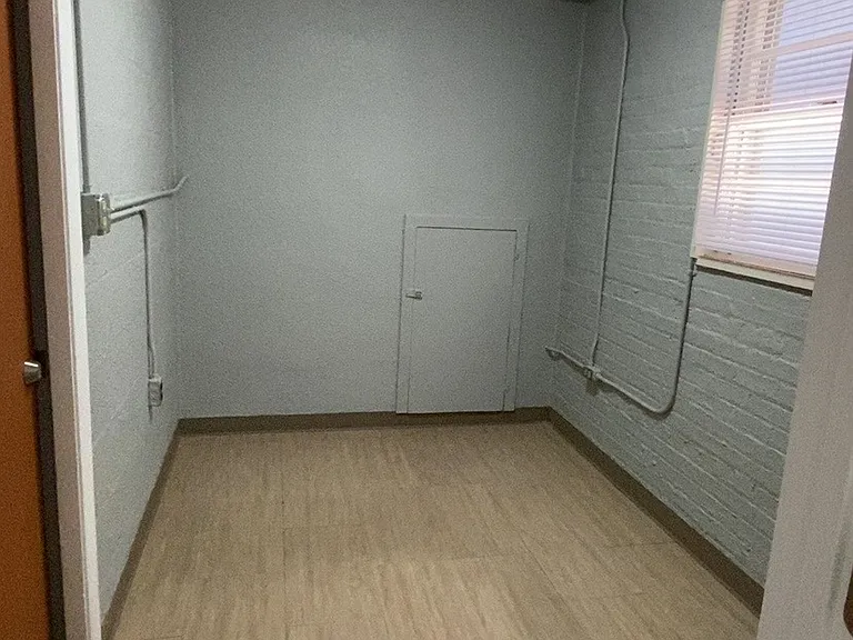5104 W Cornelia Ave #BASEMENT — Photo 9