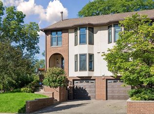 1952 Dupont Ave S, Minneapolis, MN 55403