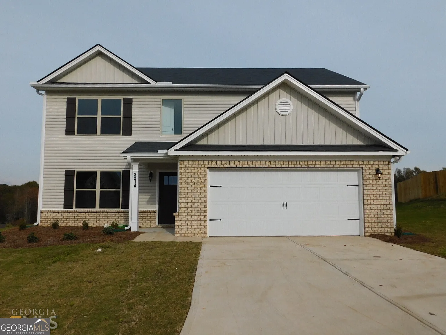 4 bed, 2.5 bath, 2306 sqft, $2,350 — Photo 1