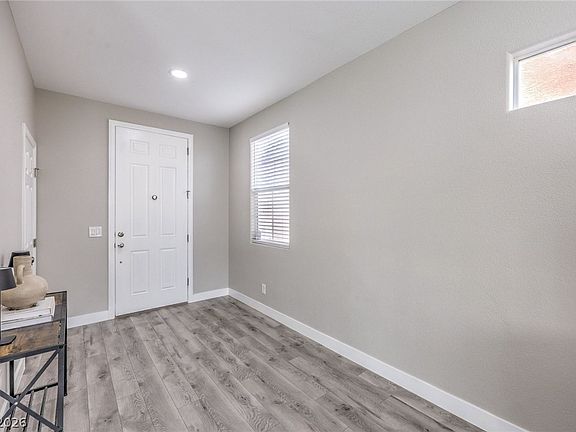 3rd image of 10733 Leatherstocking Ave