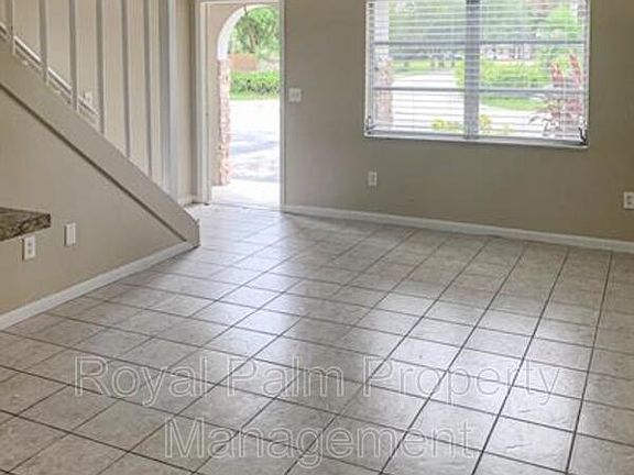 4th image of 6635 Warwick Cir #7