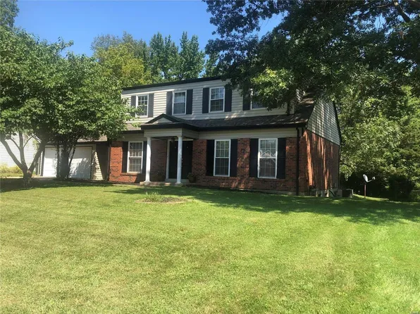 710 Gascogne Dr, Saint Louis, MO 63141
