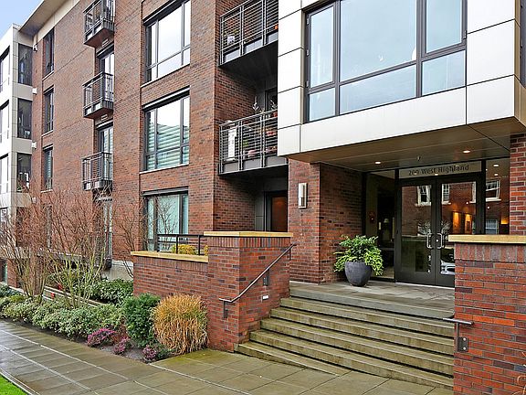 3rd image of 200 W Highland Dr Unit 305