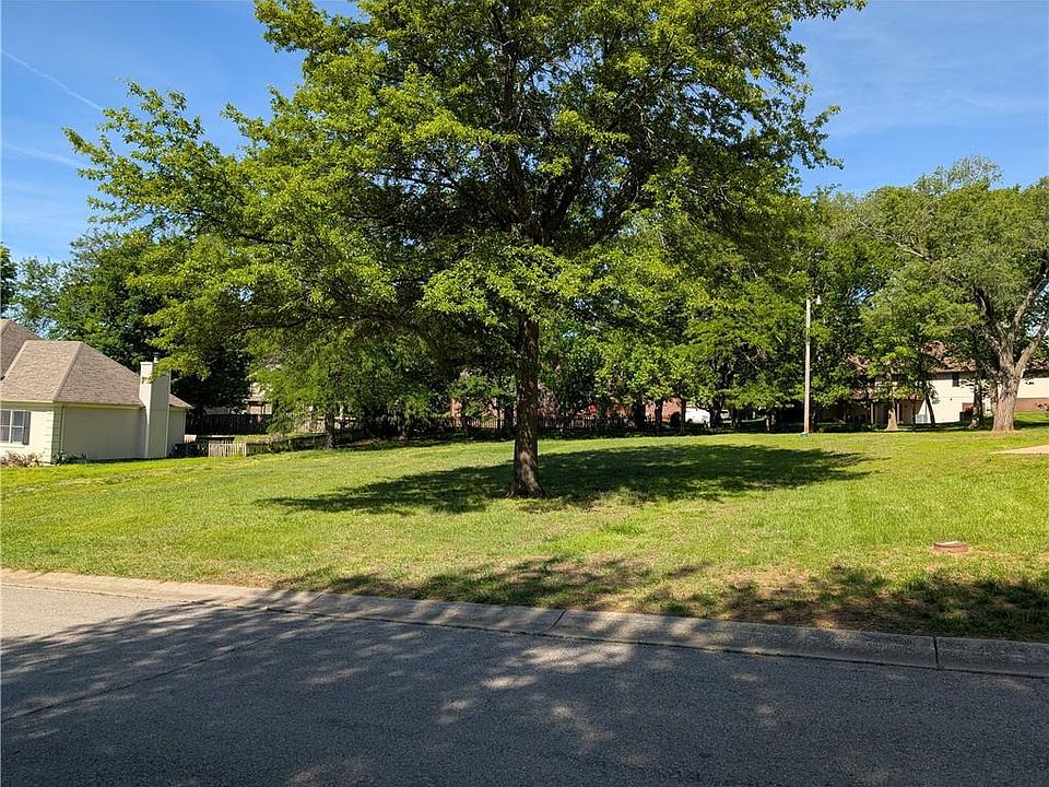 2nd image of 602 Park Pl