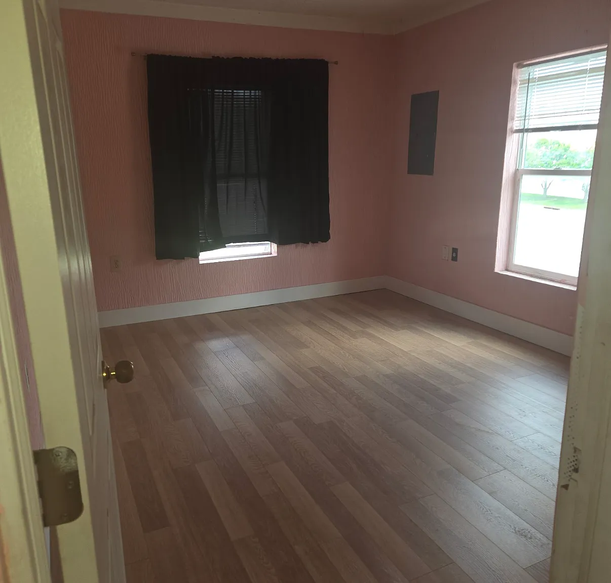 1 bed, 800 sqft, $650 — Photo 1