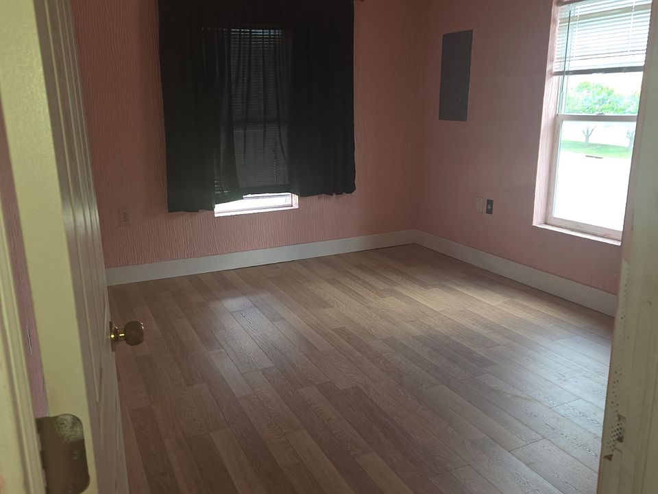 1st image of 611 1/2 W 5th St