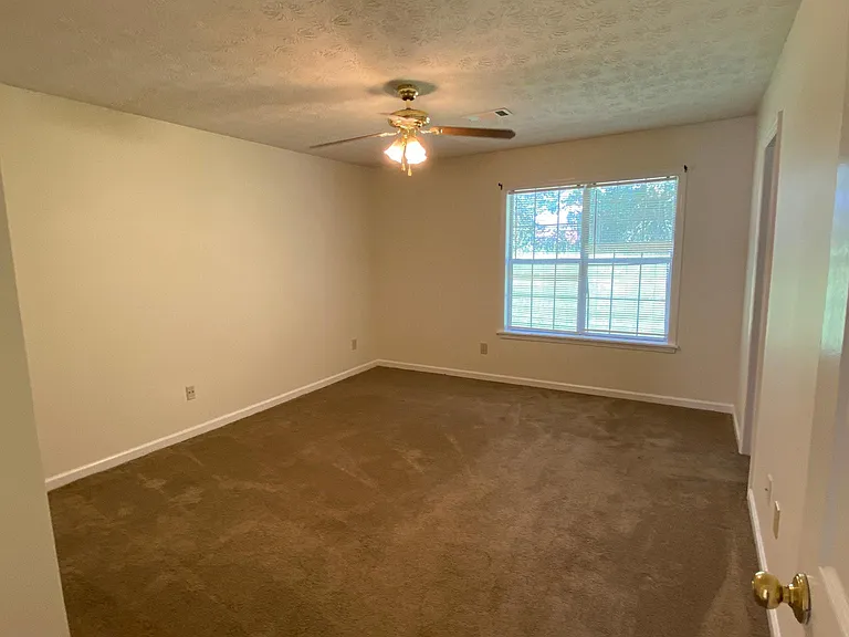 1963 Bluff Ct — Photo 2