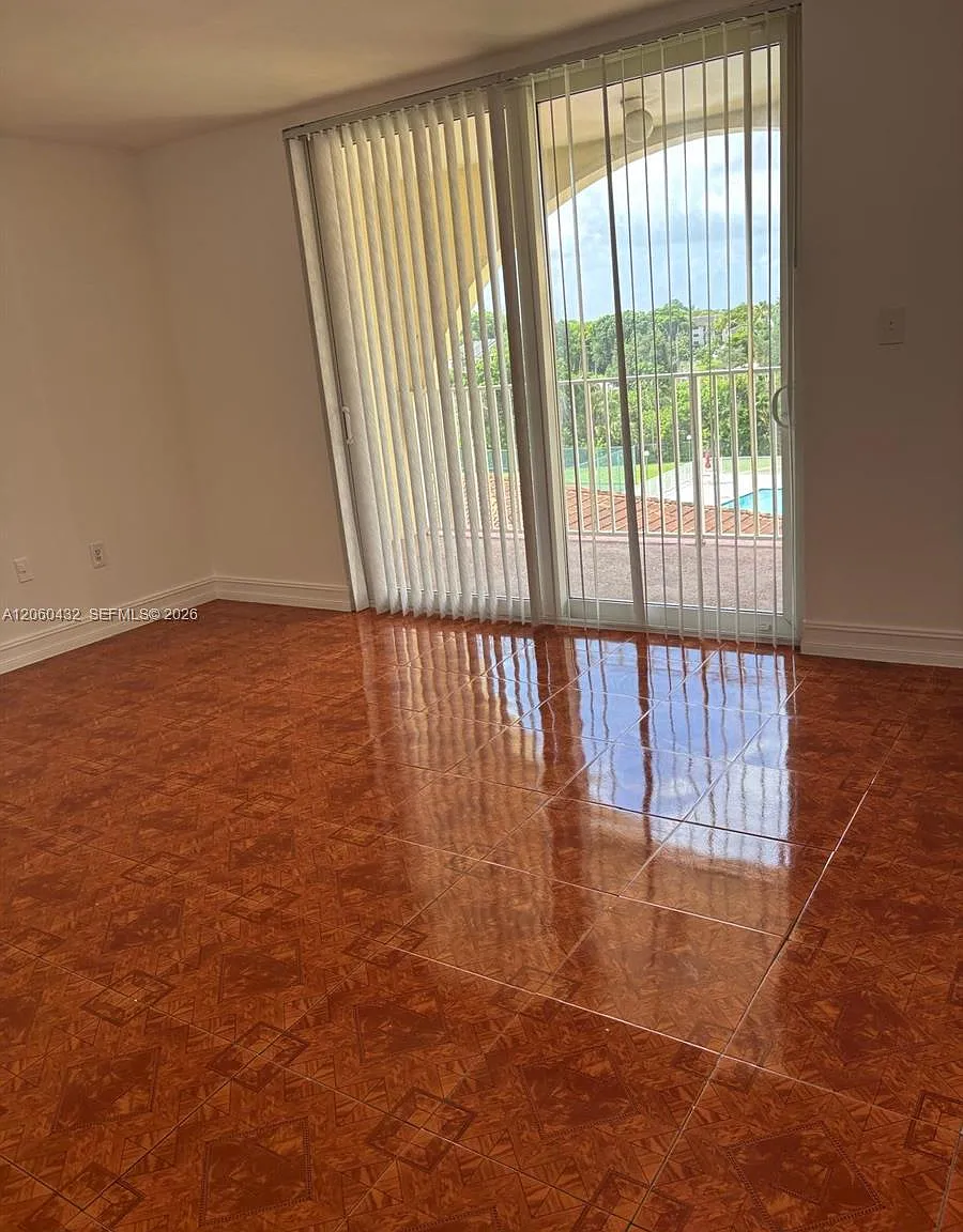 Coral Gate West Condo — Photo 4