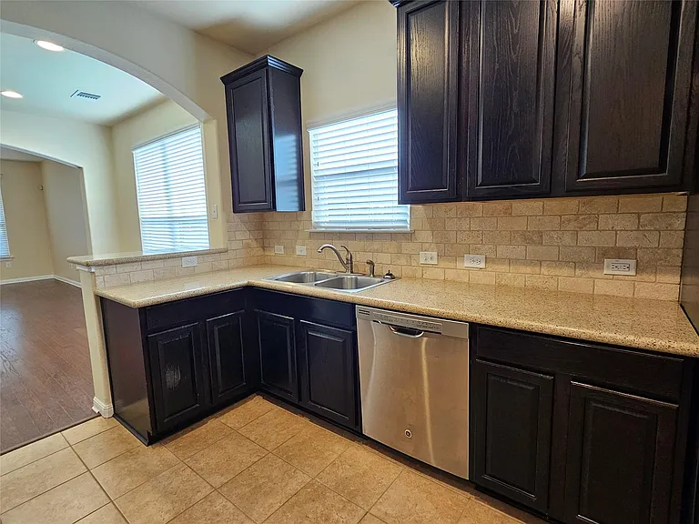808 Lost Pines Ln — Photo 15