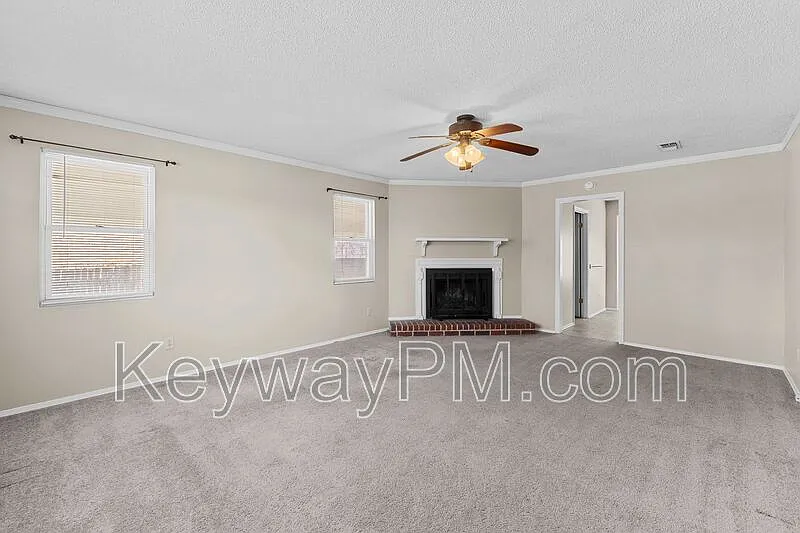 Building Photo - 4553 Hillside Dr
