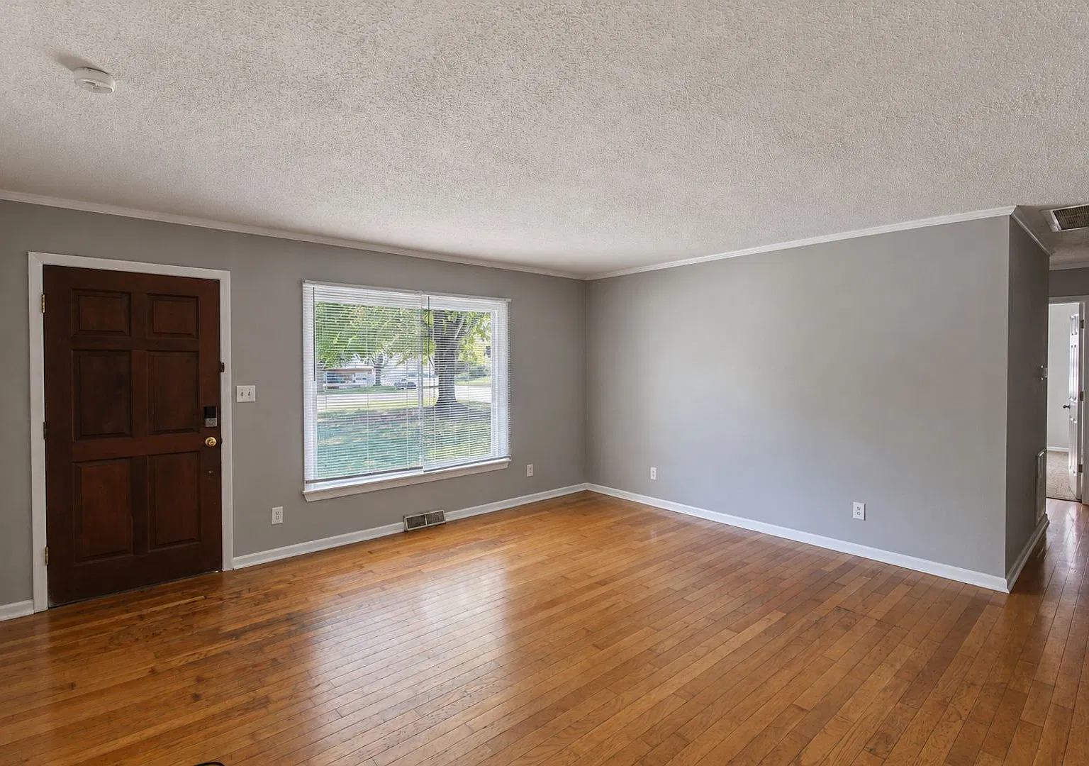 Pet-Friendly 4-Bedroom Home with Fenced Yard & Covered Back Porch — Photo 2