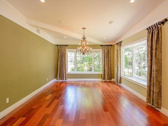 2nd image of 1655 Magnolia Ct