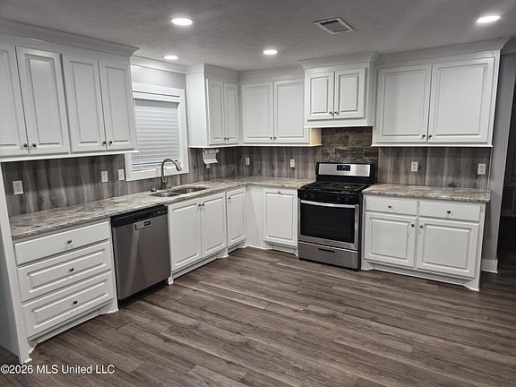 2nd image of 1395 Oliver Dr