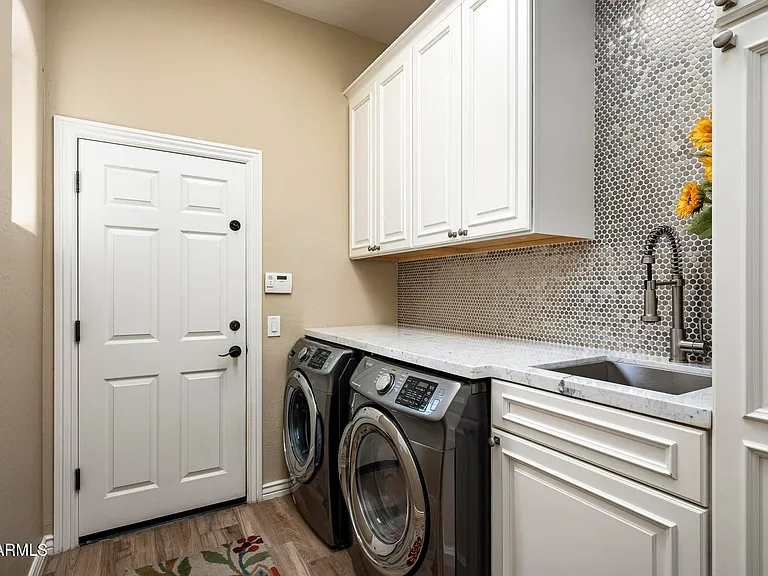 9128 E Mountain Spring Rd — Photo 13