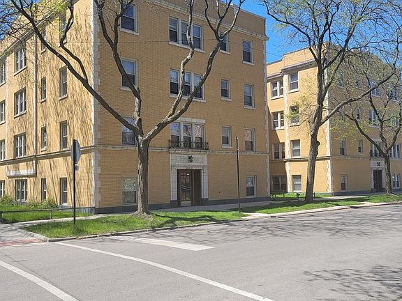 2nd image of 5238 N Rockwell St Floor 1