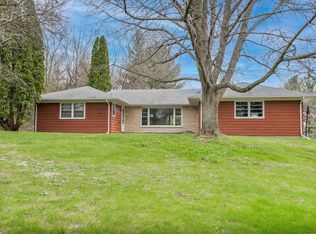 38W566 Sunset Dr, Saint Charles, IL 60175