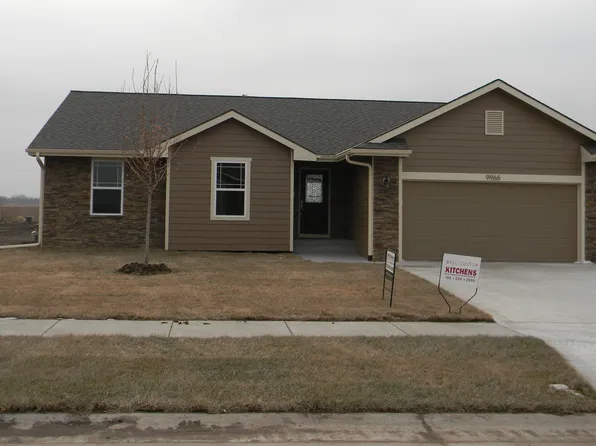 9966 Rosemary Ln, Manhattan, KS 66502