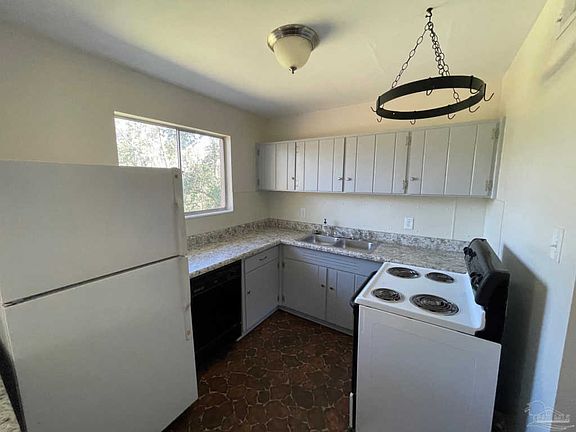 3rd image of 754 Valley Dr