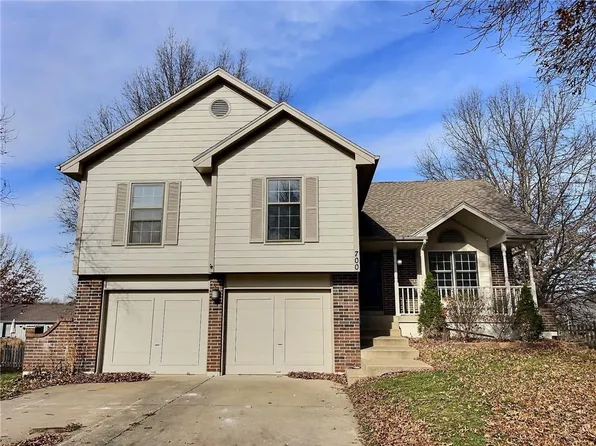 700 SE Basil Ct, Lees Summit, MO 64063