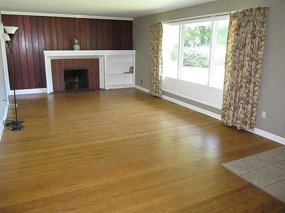 4th image of 2715 Shannon Dr
