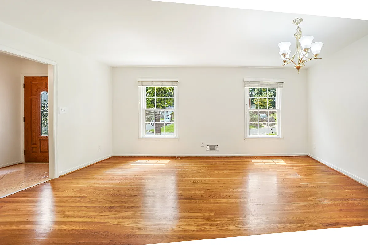 4 bed, 2110 sqft, $4,800 — Photo 2