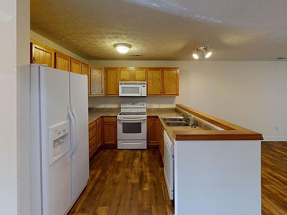 4th image of 7100 Country Club Dr #B