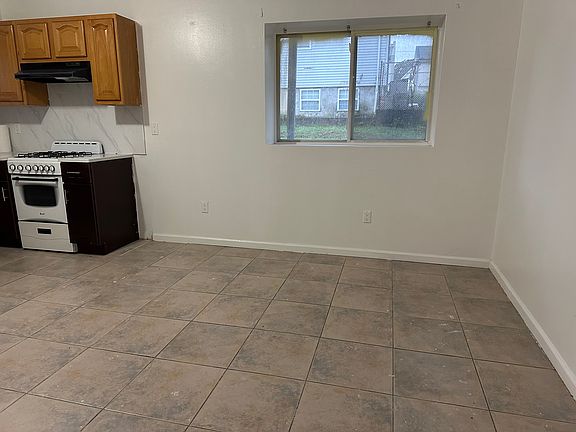 4th image of 32 Union Ave Floor 1