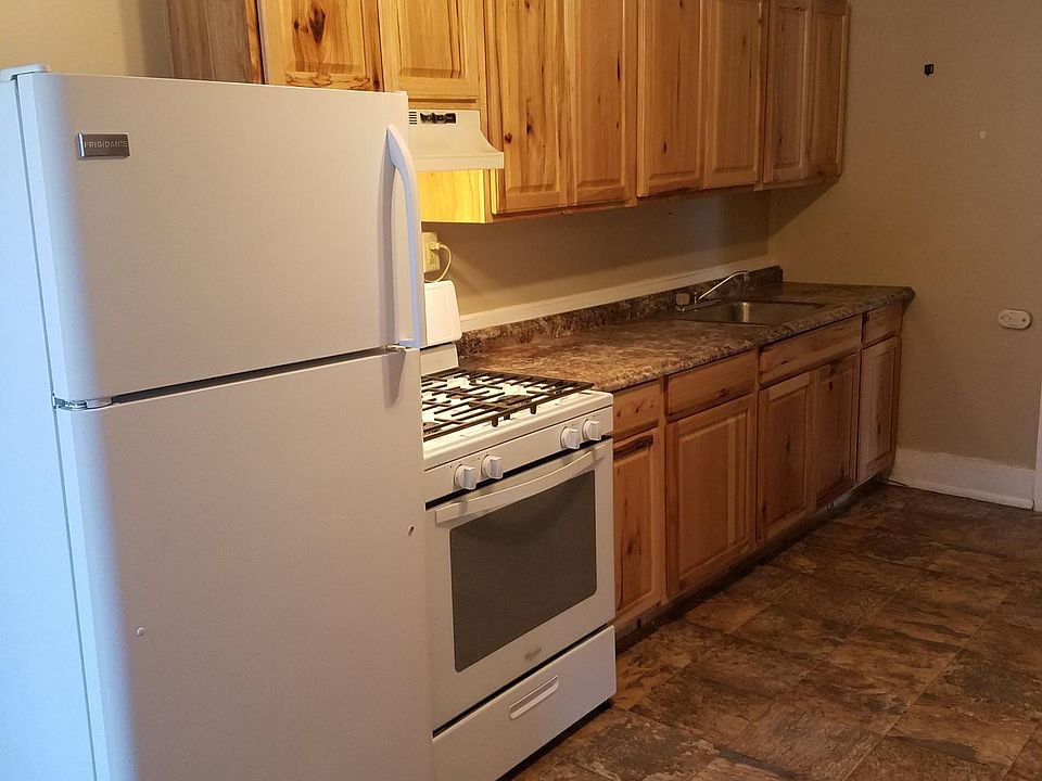 1st image of 221 Paterson St APT 1