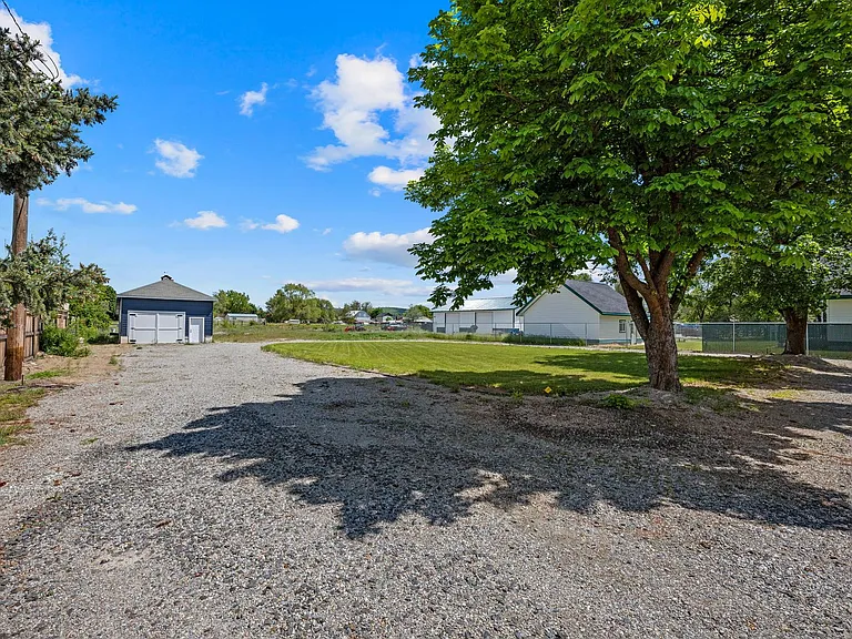 7904 N Crestline St — Photo 48