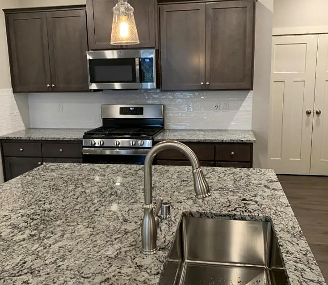 4335 S Willow Dr — Photo 4