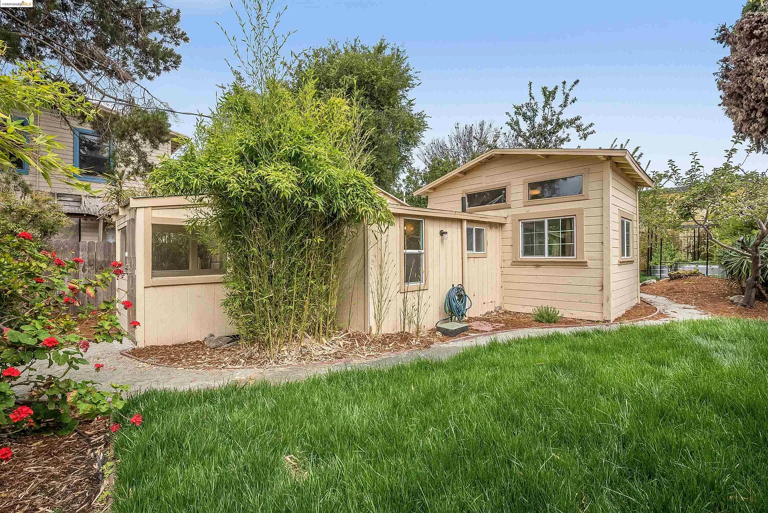 1521 Stuart St photo 1