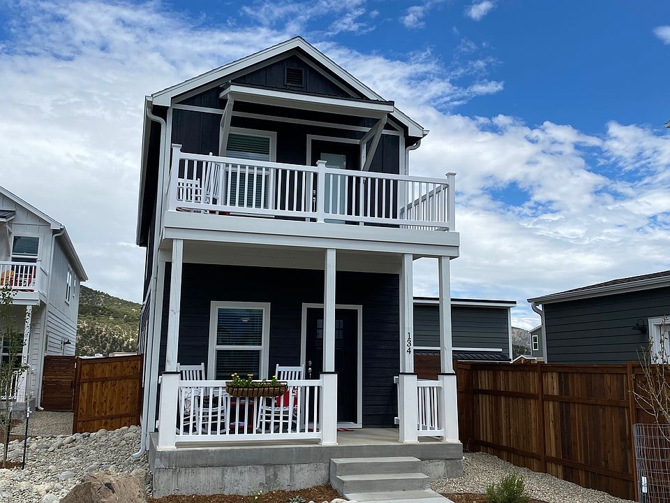 The Loft, 2 story front porch
