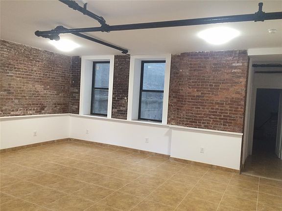 2nd image of 157 Vernon Ave Ste 1