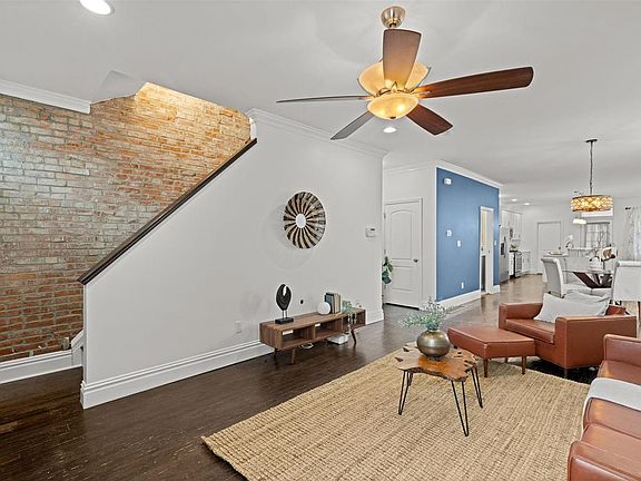 4th image of 2821 Iowa Ave