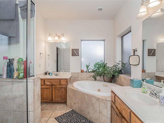 4th image of 10625 Braewood Dr