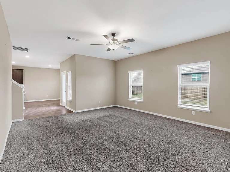 305 Honeysuckle Ln — Photo 5