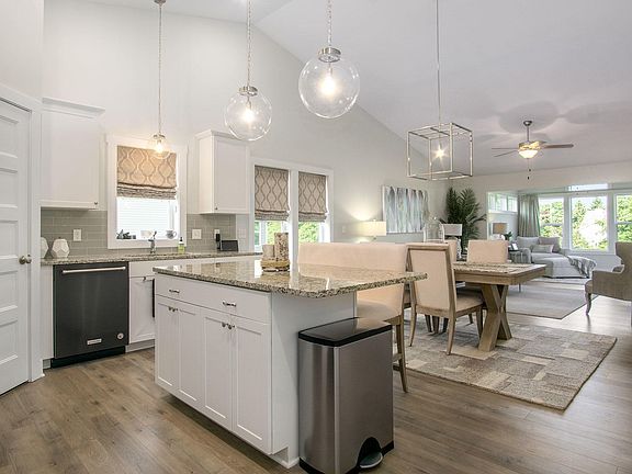 3rd image of 2983 Loganberry Ln