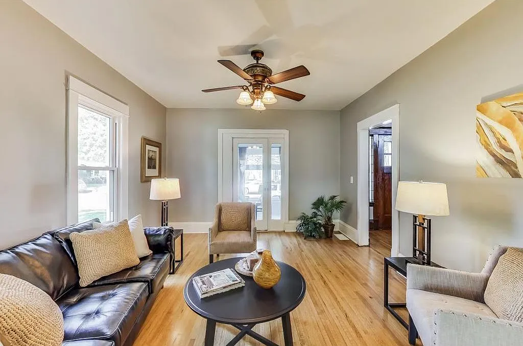 6 bed, 3427 sqft, $3,200 — Photo 3