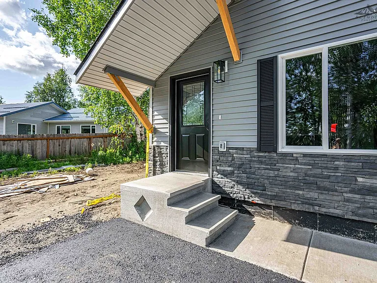725 W Briar Dr — Photo 19