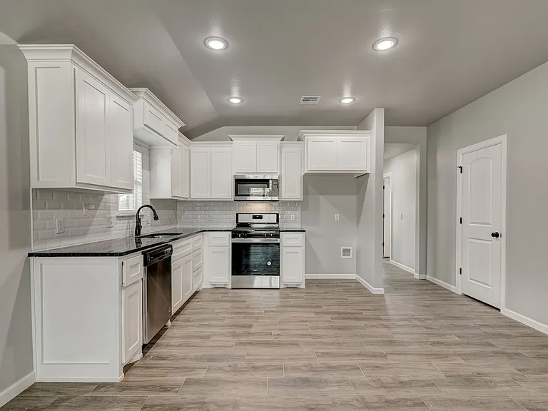 710 League Cir — Photo 10