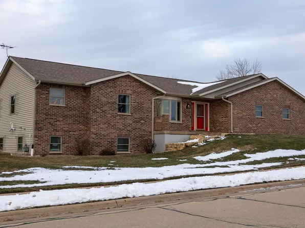 601 Baja Dr, Epworth, IA 52045