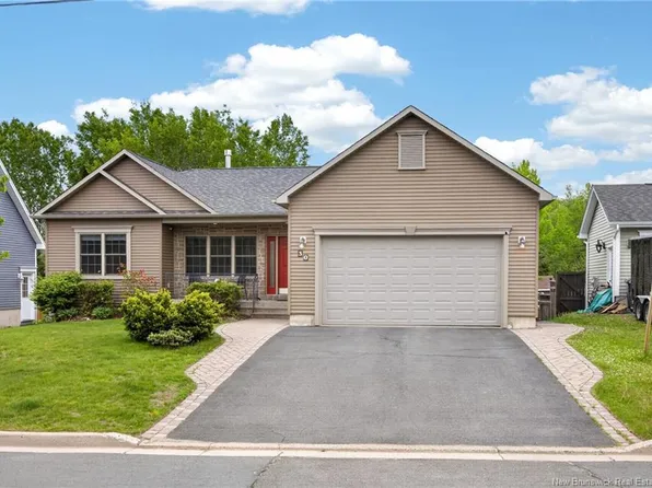 30 Red Maple Ct, Fredericton, NB E3B 0E1