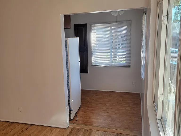1613 Hillhurst Ave #1 — Photo 5