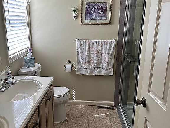 Master br walk in shower 