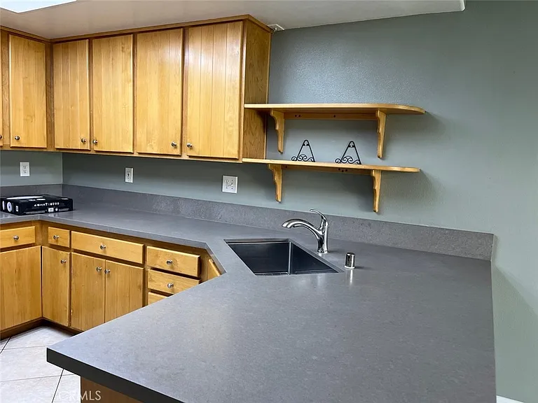 24305 Airporter Way — Photo 6