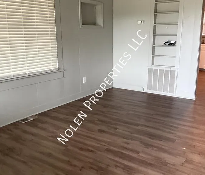 410 W Pine Ave — Photo 4