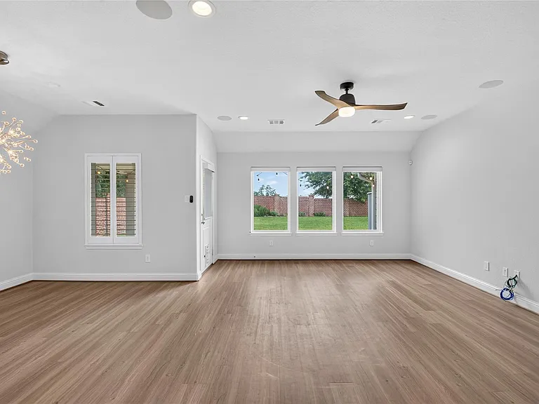 2524 Hagerman Ct — Photo 16