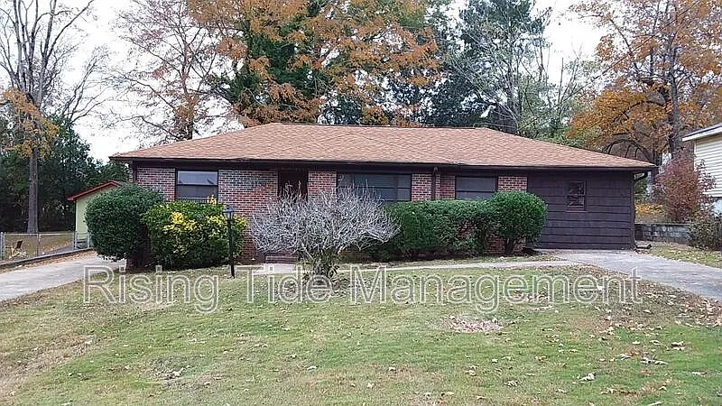 1136 Dogwood Ln