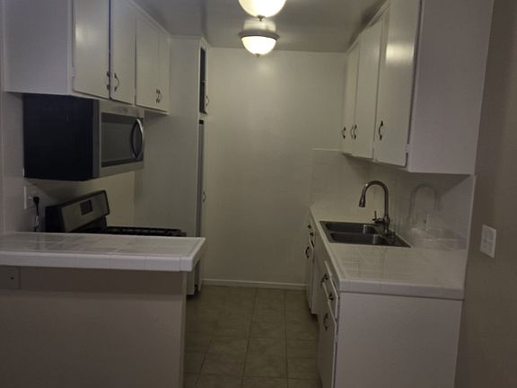 4th image of 2132 W 157th St APT 3